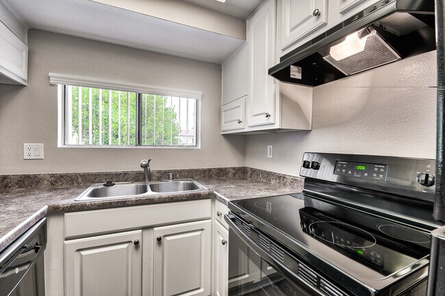 Photo - Oak Tree Court Apartment Homes