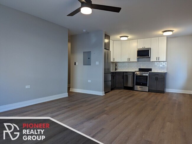 Building Photo - 6040 N Sheridan Rd Unit 104