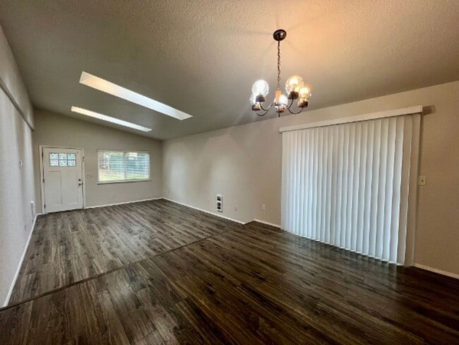 8010 S Bicentennial Loop SE