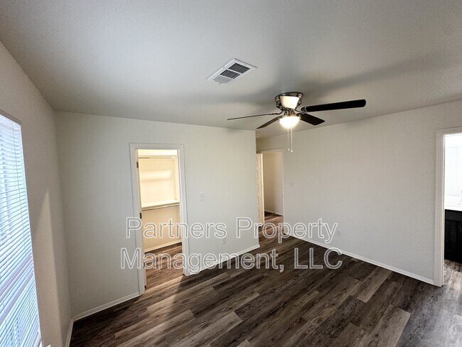 Photo - 1035 S Benchmark Ln