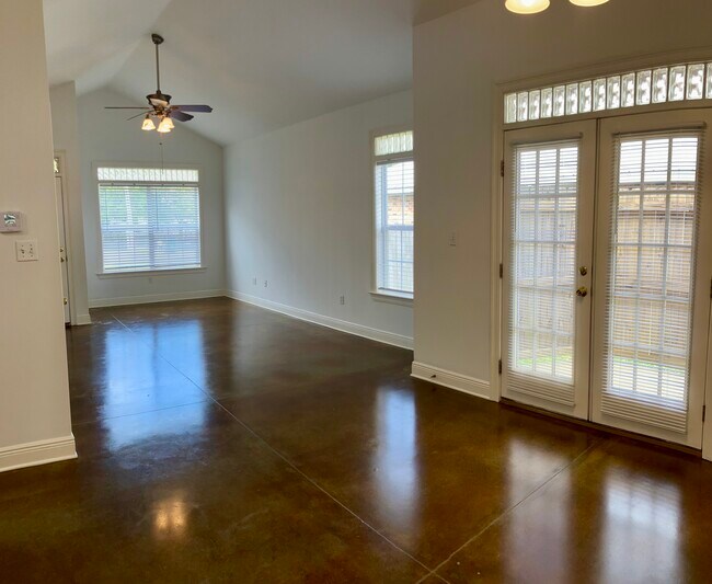 912 Singley Ave