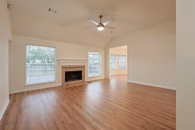 Photo - 2109 Eastlands St