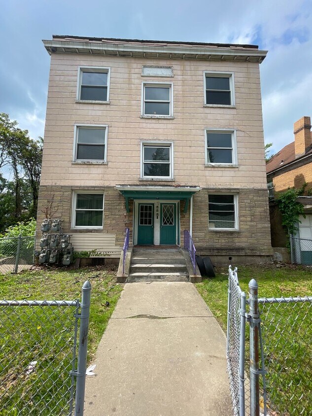 Photo - 228 Reifert St