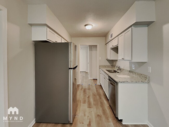 Photo - 1938 W Holmes Rd