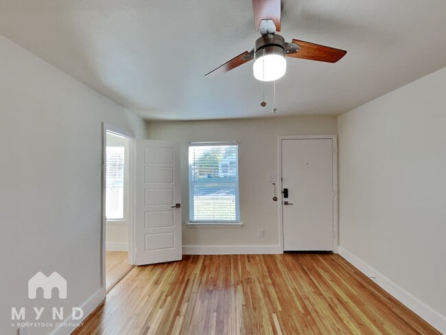 Photo - 3709 Mt Royal St