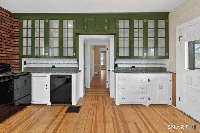 Building Photo - 164 W Main St