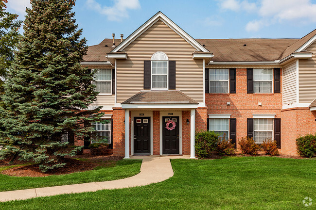 Exterior - Canton Club Apartments - Canton, MI