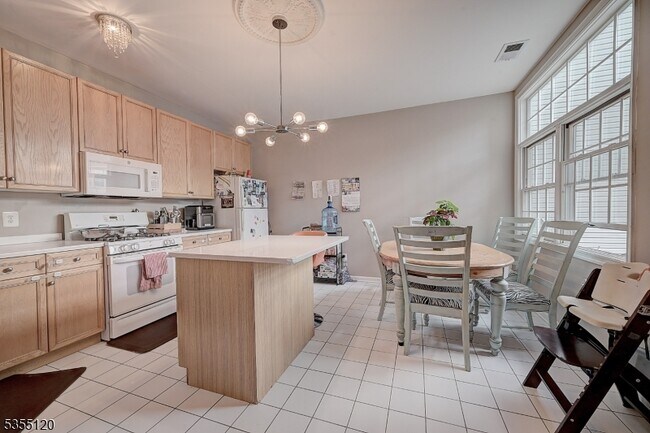 Photo - 408 Kensington Ln