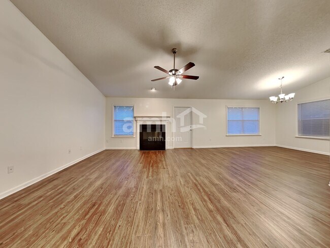 Photo - 279 Willow Green Dr