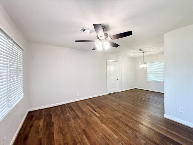 Photo - 209 Laurel St