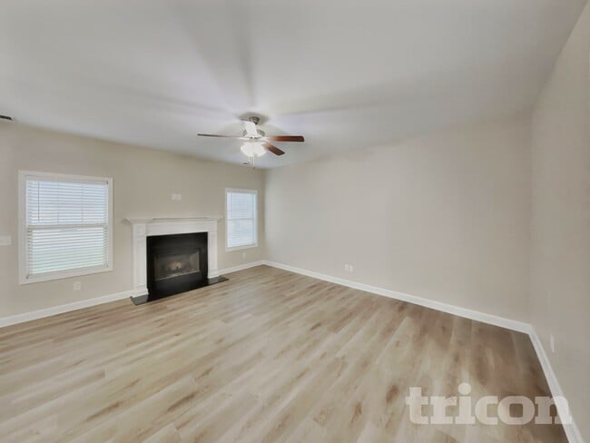 Photo - 1056 Lindyn Lee Wy