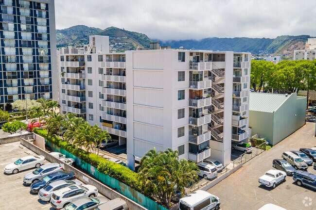 Holiday Terrace - Holiday Terrace Apartments