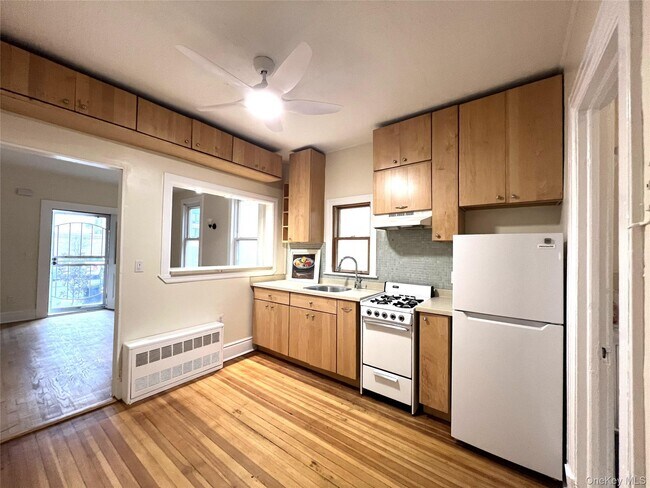 Photo - 241 W Broadway Unit 1