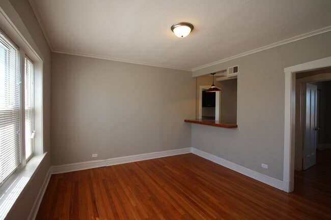 Photo - 2 Bed / 1 Bath Beautiful Rehabbed Apartment in Hermosa near Fullerton Bus, Restaurants & Shopping... Unidad 4408 -3