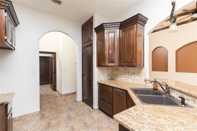 Photo - 18 Thornwood Loop
