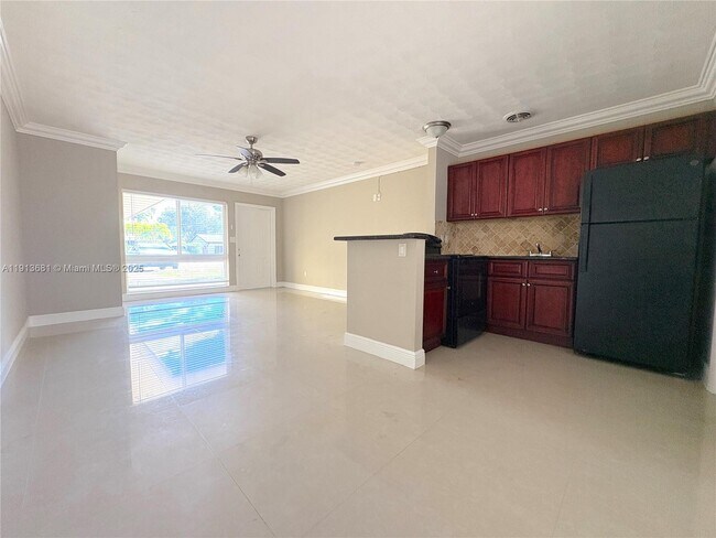 Photo - 2809 Middle River Dr Unidad 2