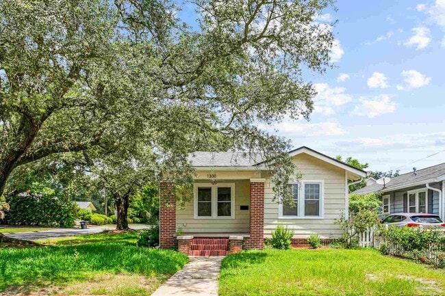 Photo - 1300 E Avery St House