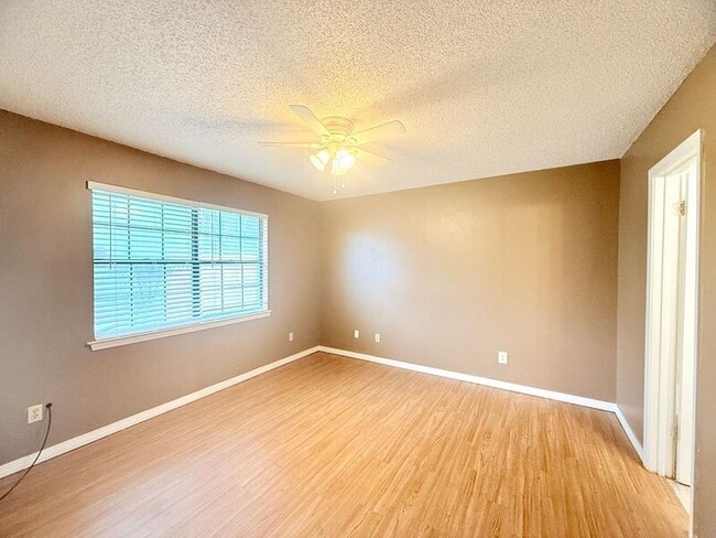Photo - 6101 Lake Joanne Dr