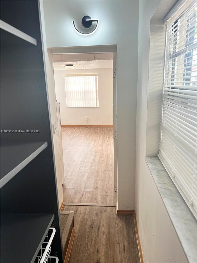 Photo - 705 NE 87th St Unidad A