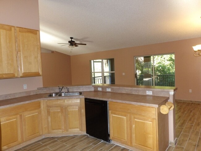 Photo - Spacious 4 Bedroom 2236 Sq Ft Call Carole ...