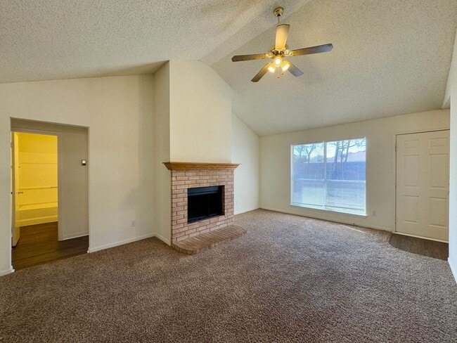 Photo - 974 Parkview Cir