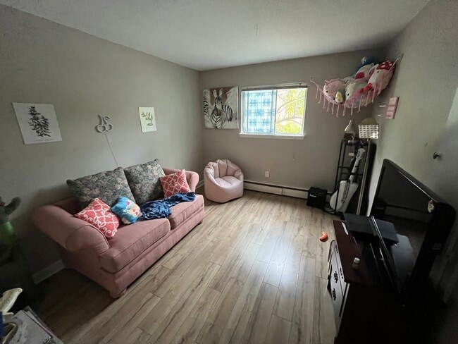 7 Crescent Dr Unit private room