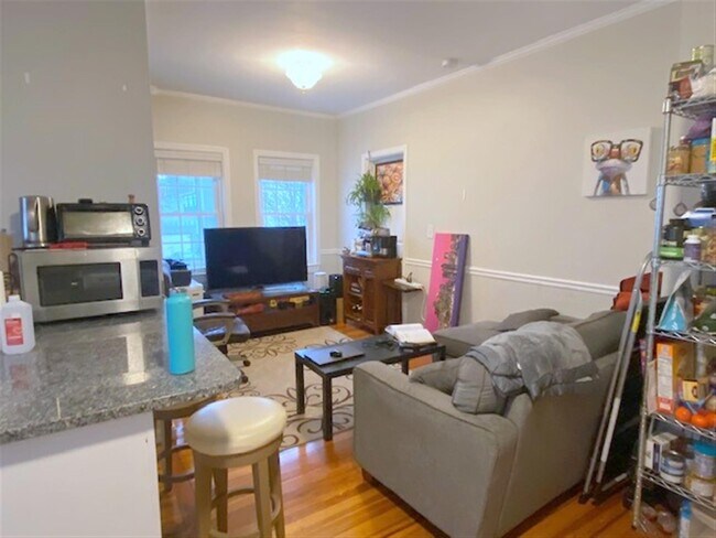 Building Photo - 519 Main St Unit 1