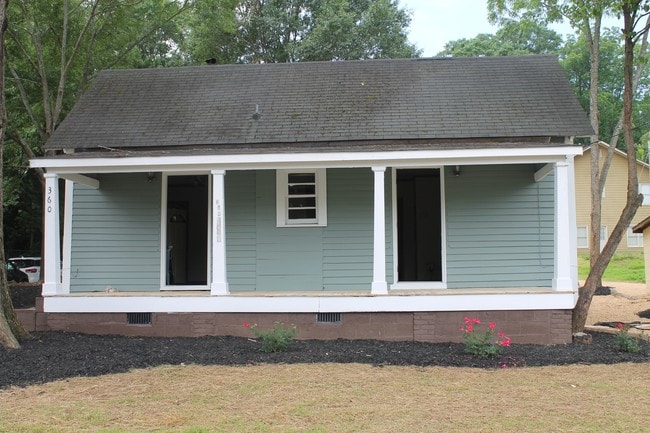 Building Photo - 360 Oak St Unit B