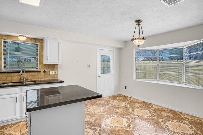 Building Photo - 4909 Meadow Pl Dr Rental