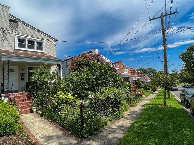 Photo - 5155 7th St NE