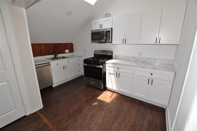 Photo - 501 Johnson St