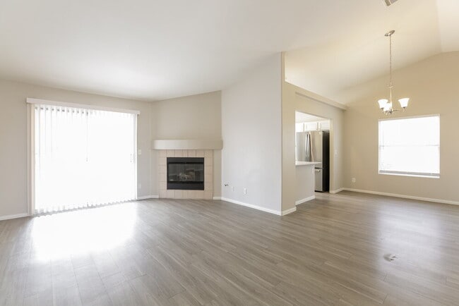 Photo - 541 Vantage Ave