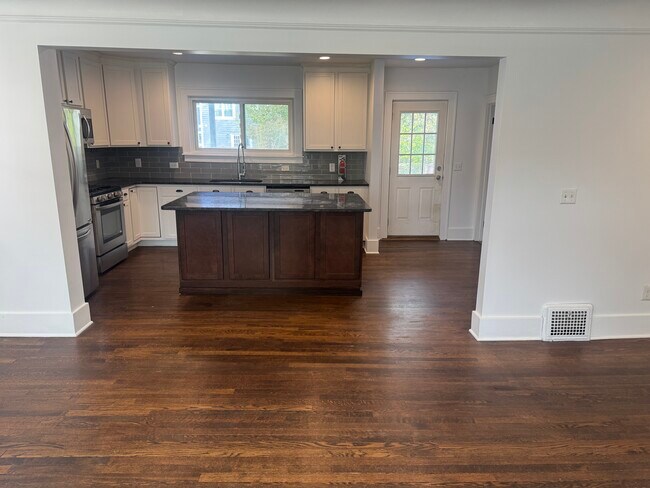 Photo - 827 Longfellow Ave