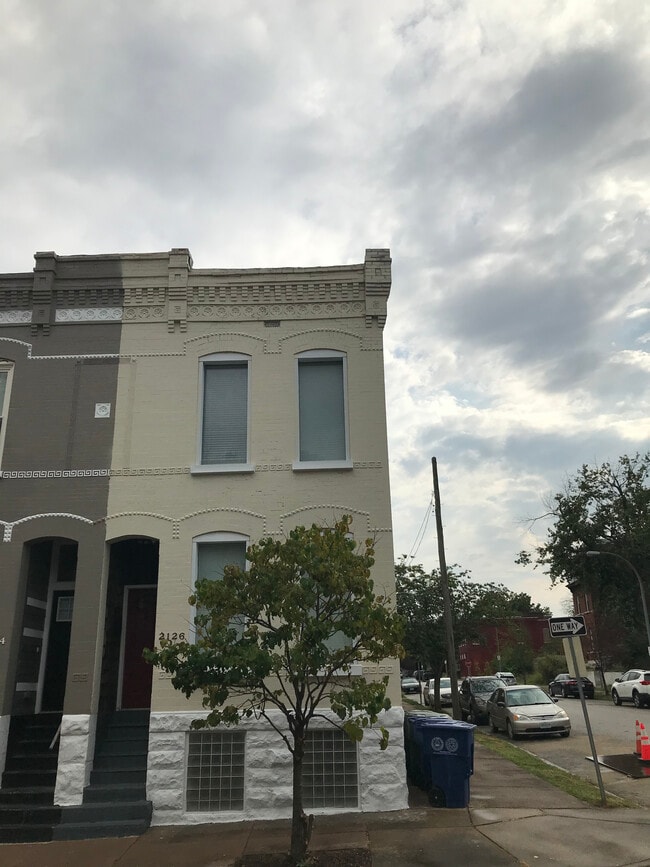 ¡Benton Park House a pocos pasos del parque y cerca de Cherokee! - 2126 Withnell Ave