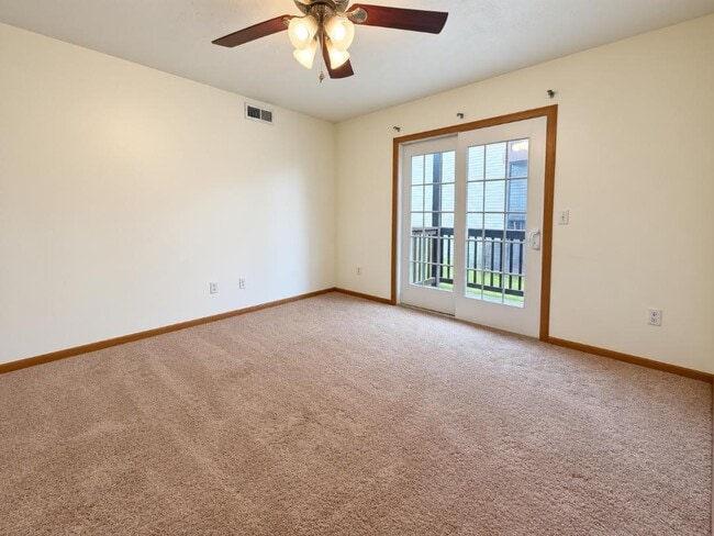323 Creekside Dr