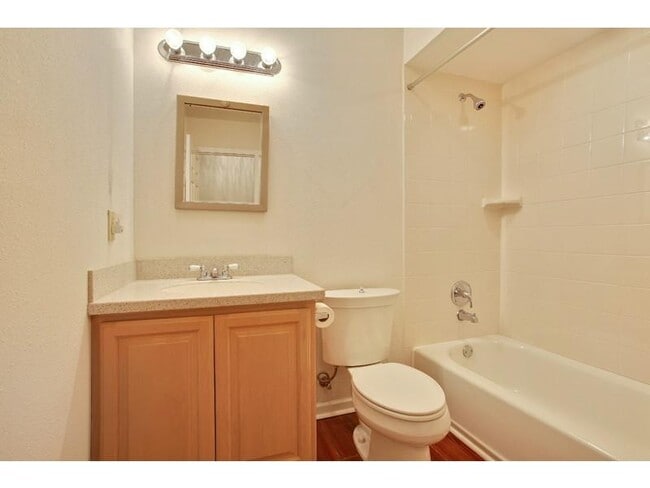 Hall Bath - 6777 Colbert St Unit 6777 Colbert