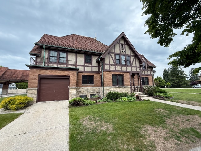 Photo - 523 St Clair Ave