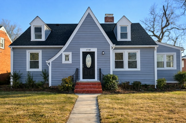 Building Photo - Beautiful reconstructed 4 bedroom