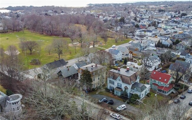 Photo - 569 Spring St