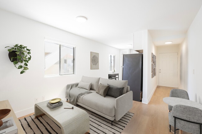 5716 Lexington Ave