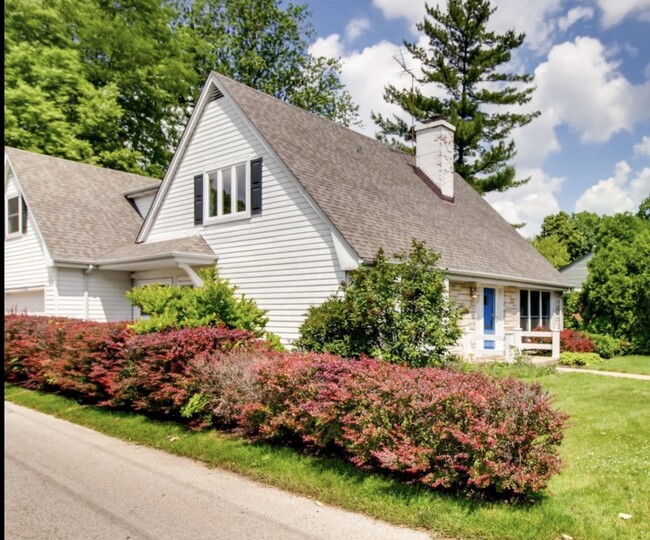 Photo - 1058 Wilmette Ave House