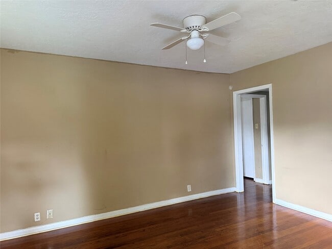 Photo - 5343 Beechnut St