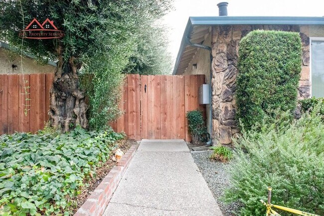 Photo - 3820 Moorpark Ave Unit 4