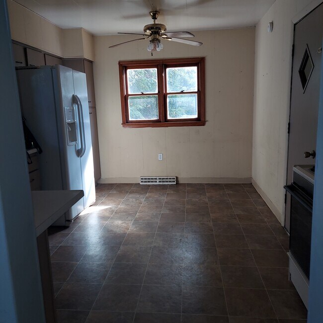 Photo - 1030 Bond St