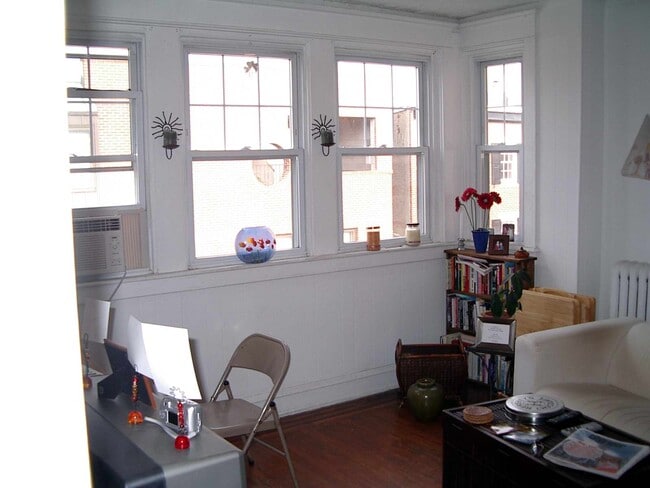 Photo - 300 Catharine St Unit 3rd Floor