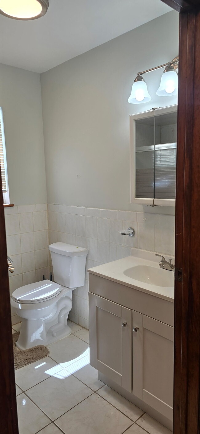 Building Photo - 921 Jackson Ave Unit apt 1