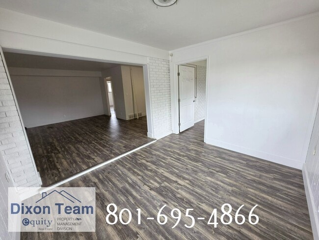 Photo - 2327 Chateau Dr