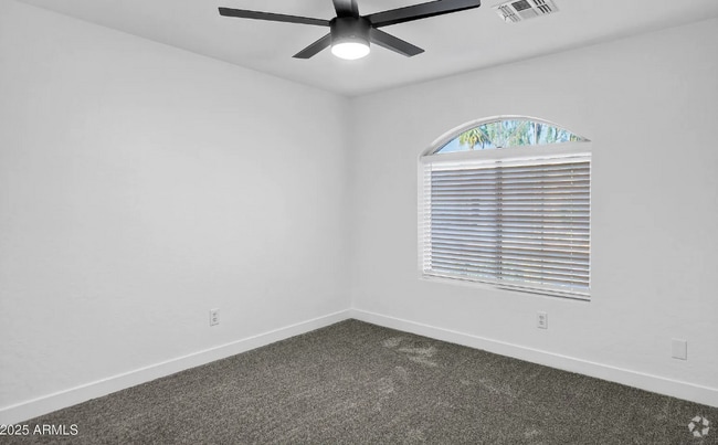 Building Photo - 896 N Kingston St Rental