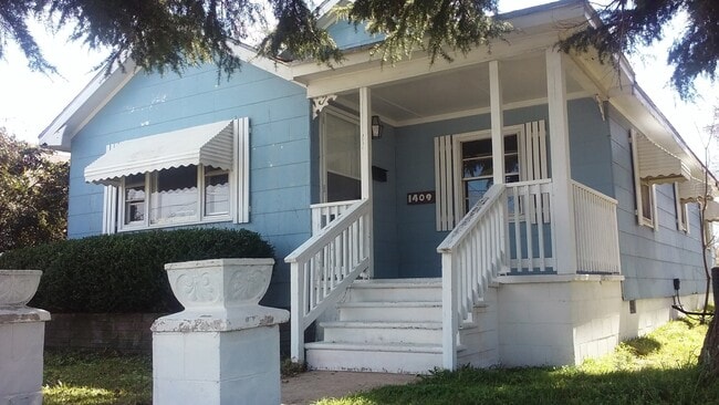 Building Photo - Promise Land North --  Charming 3 bedroom home in heart of Historic Walking District Downtown Mor...