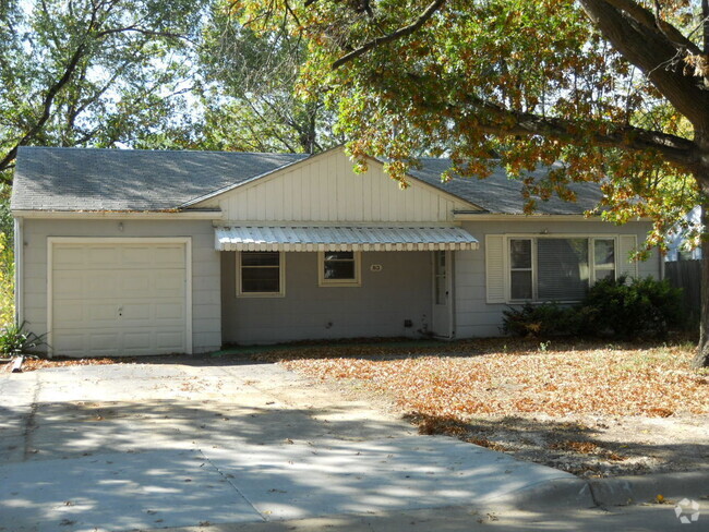 Building Photo - 813 Crestline Dr Rental